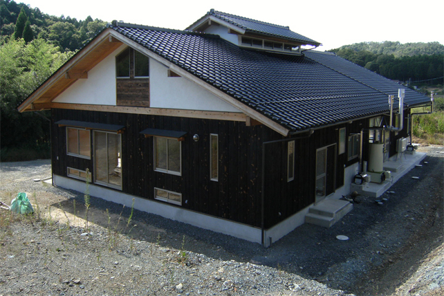 里山に住まう家