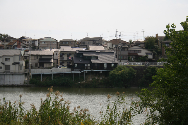 茨木市傾斜地に建つ家