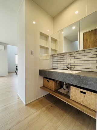 生活動線を考えた箱型の家